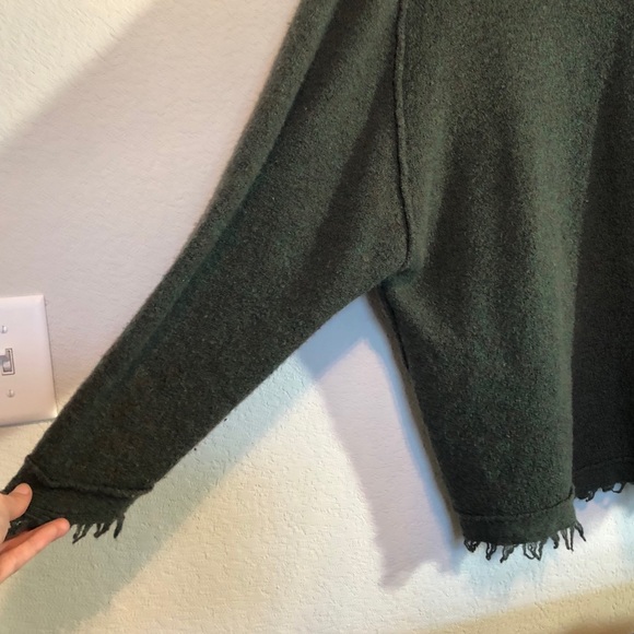Free People Sweater, EUC V-Neck Oversized Green - Picture 9 of 10